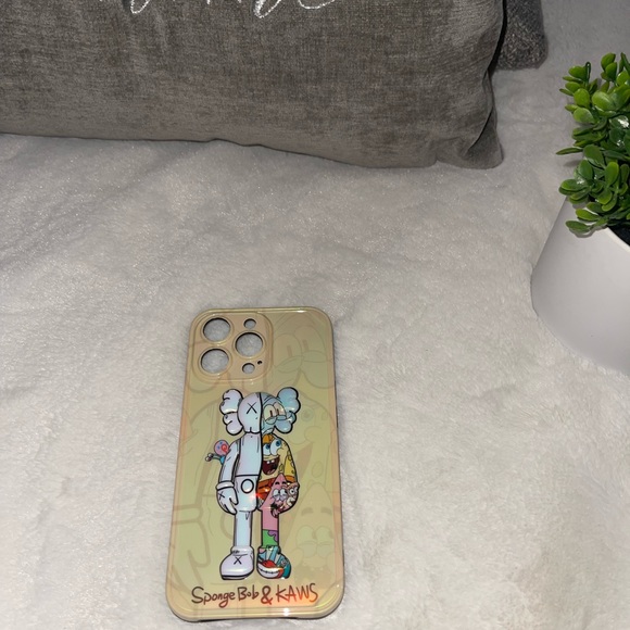 iPhone Case | Luminous SpongeBob & Kaws Case - Picture 2 of 6